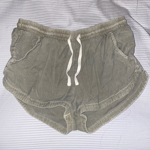 Billabong Green Shorts - Picture 1 of 4